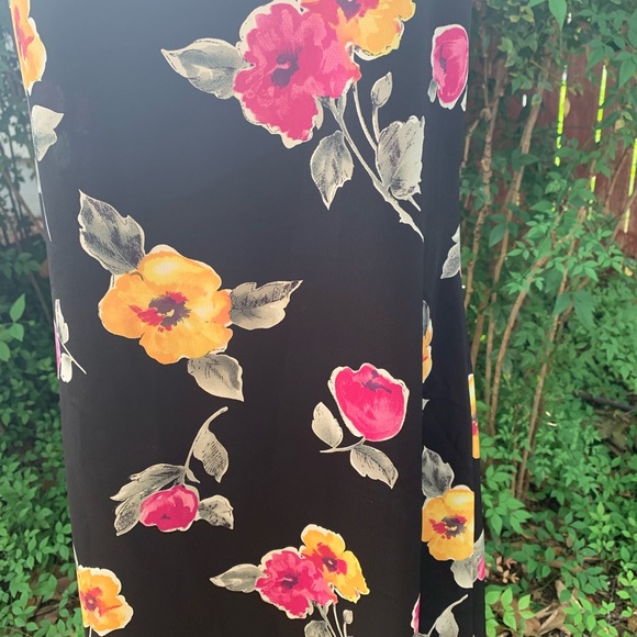 Limited Beautiful Sundress for Work or Play!☀️ 🌺 - Picture 6 of 7